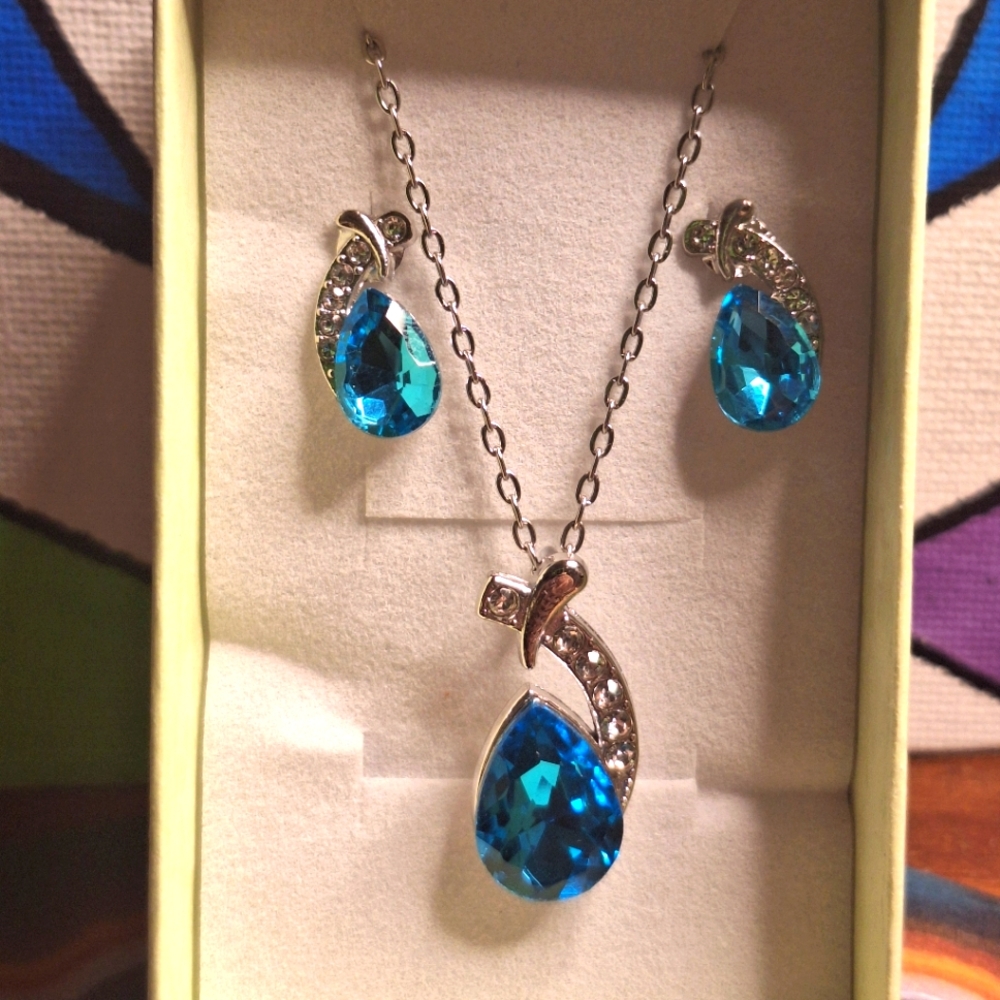 Elegant Blue Gemstone Necklace and Earring Set